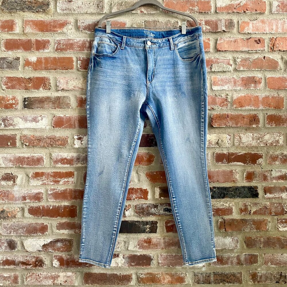 Time and Tru: Women's hi-rise skinny jeans, medium wash, size 18